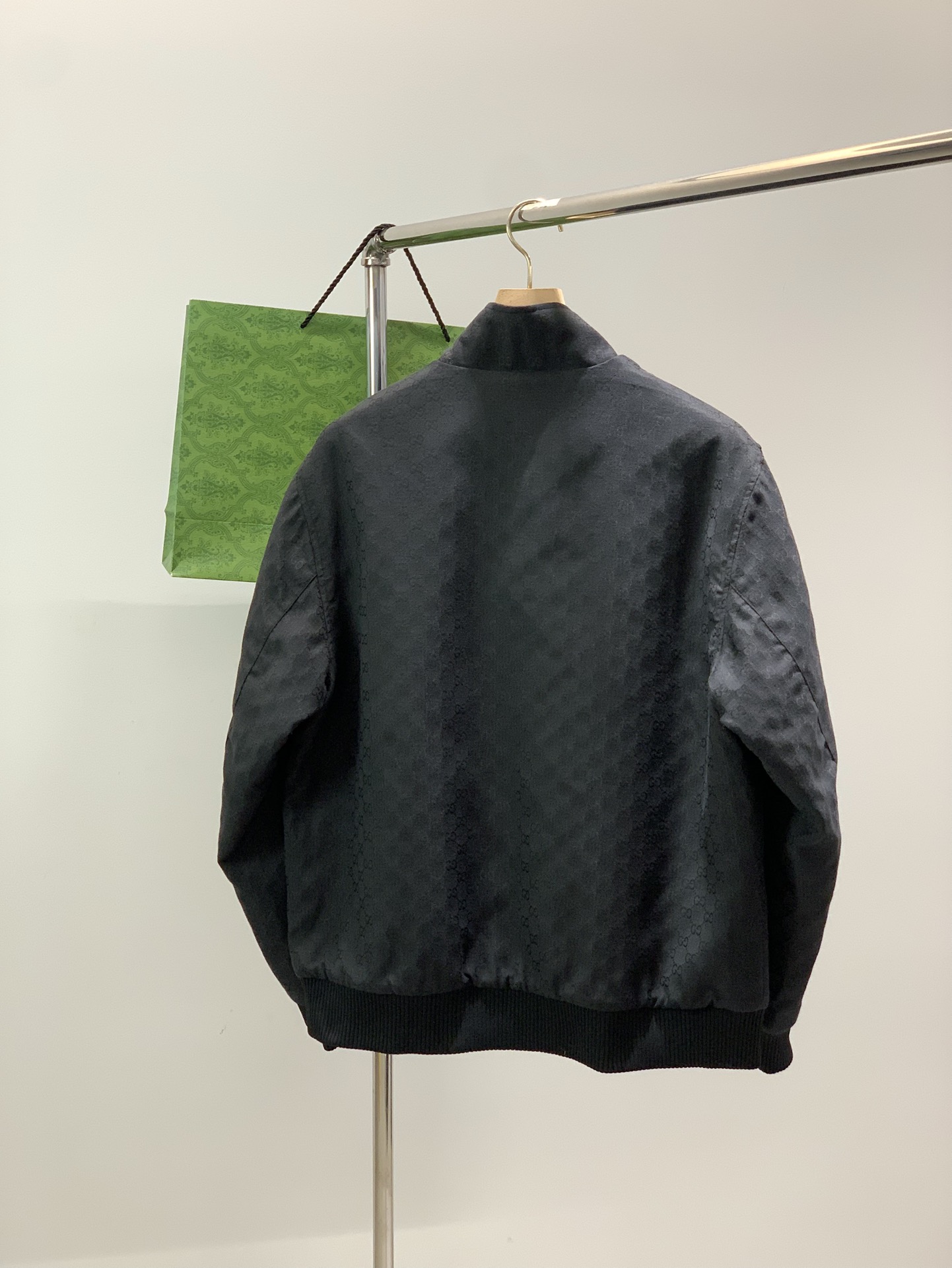 ，Gucci 古驰，2025冬季最新款，专柜同步有售，原单狠货，时尚休闲棉服外套，上身很有特点！吸睛而有