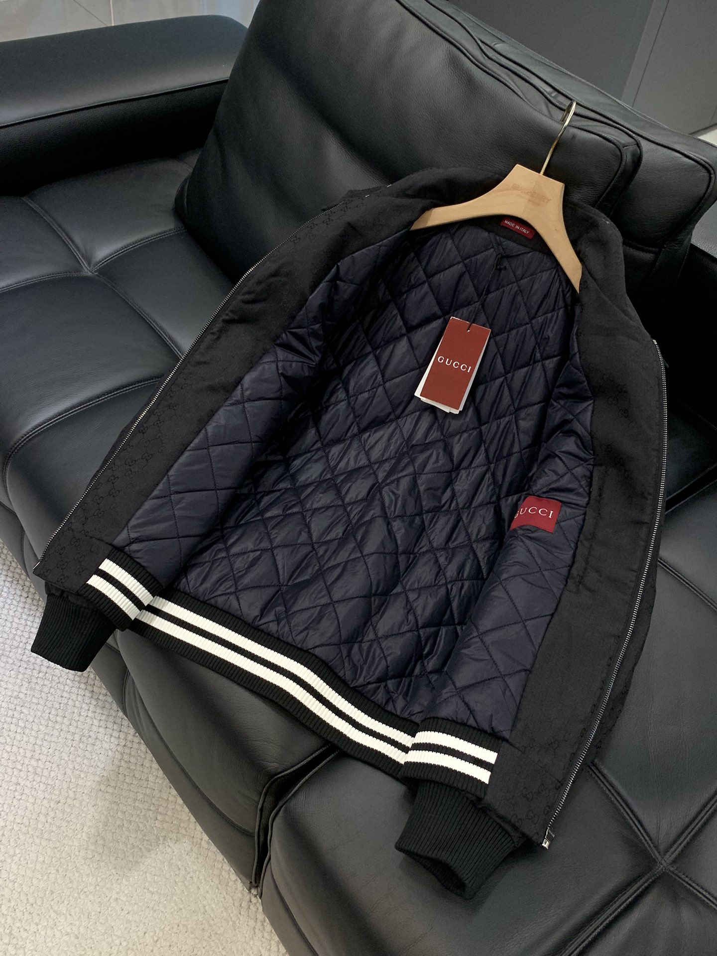 ，Gucci 古驰，2025冬季最新款，专柜同步有售，原单狠货，时尚休闲棉服外套，上身很有特点！吸睛而有