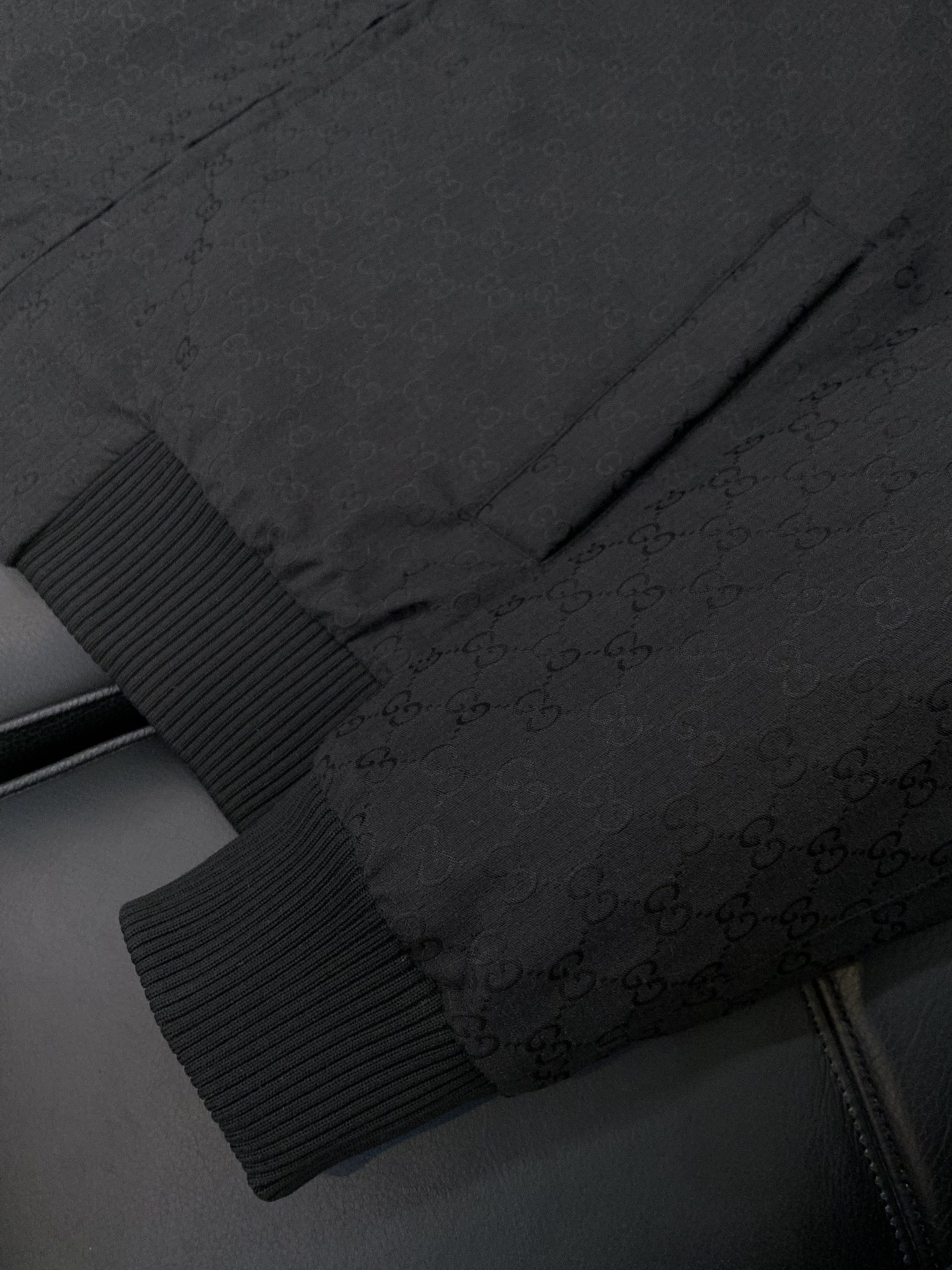 ，Gucci 古驰，2025冬季最新款，专柜同步有售，原单狠货，时尚休闲棉服外套，上身很有特点！吸睛而有