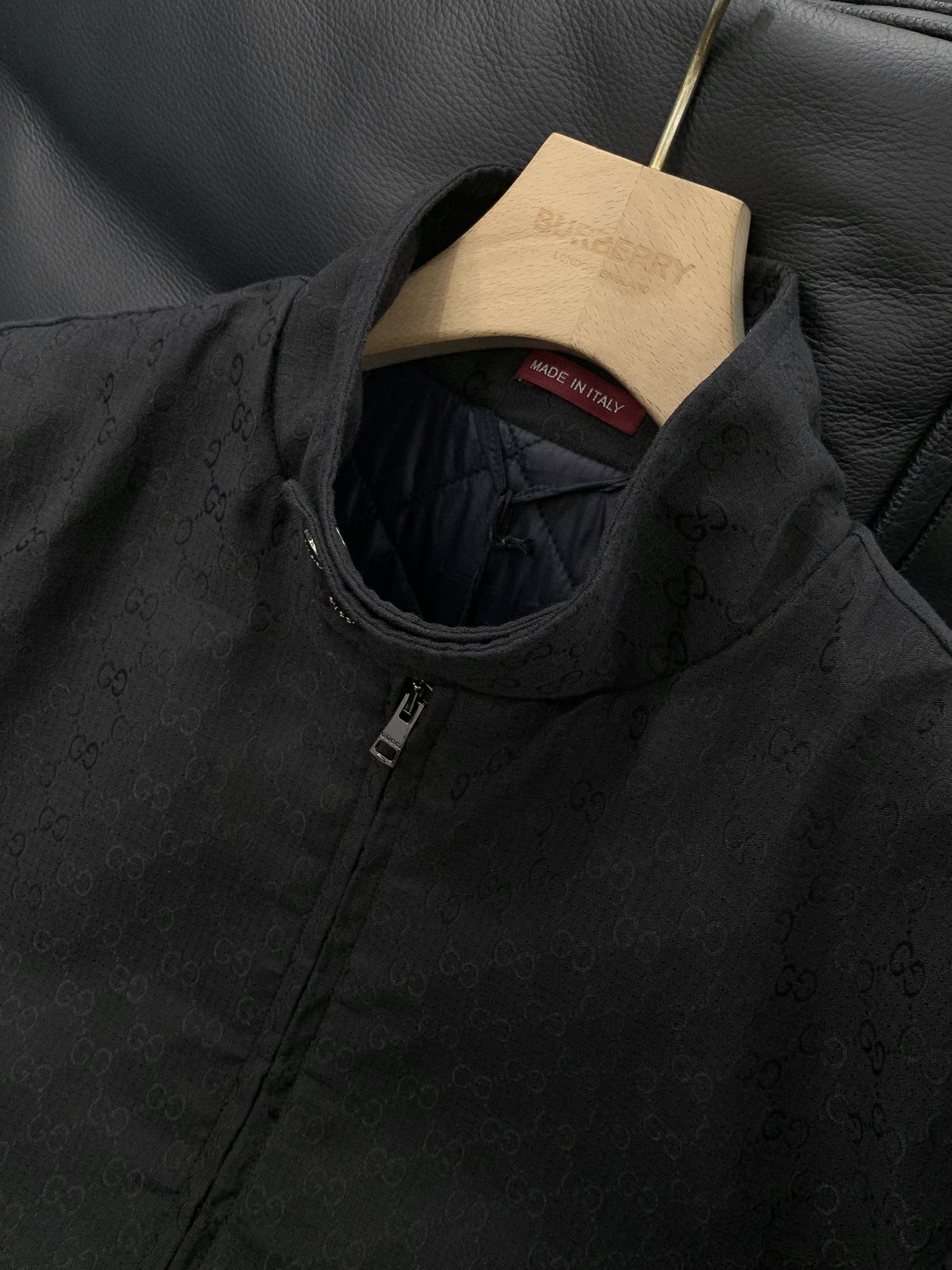 ，Gucci 古驰，2025冬季最新款，专柜同步有售，原单狠货，时尚休闲棉服外套，上身很有特点！吸睛而有