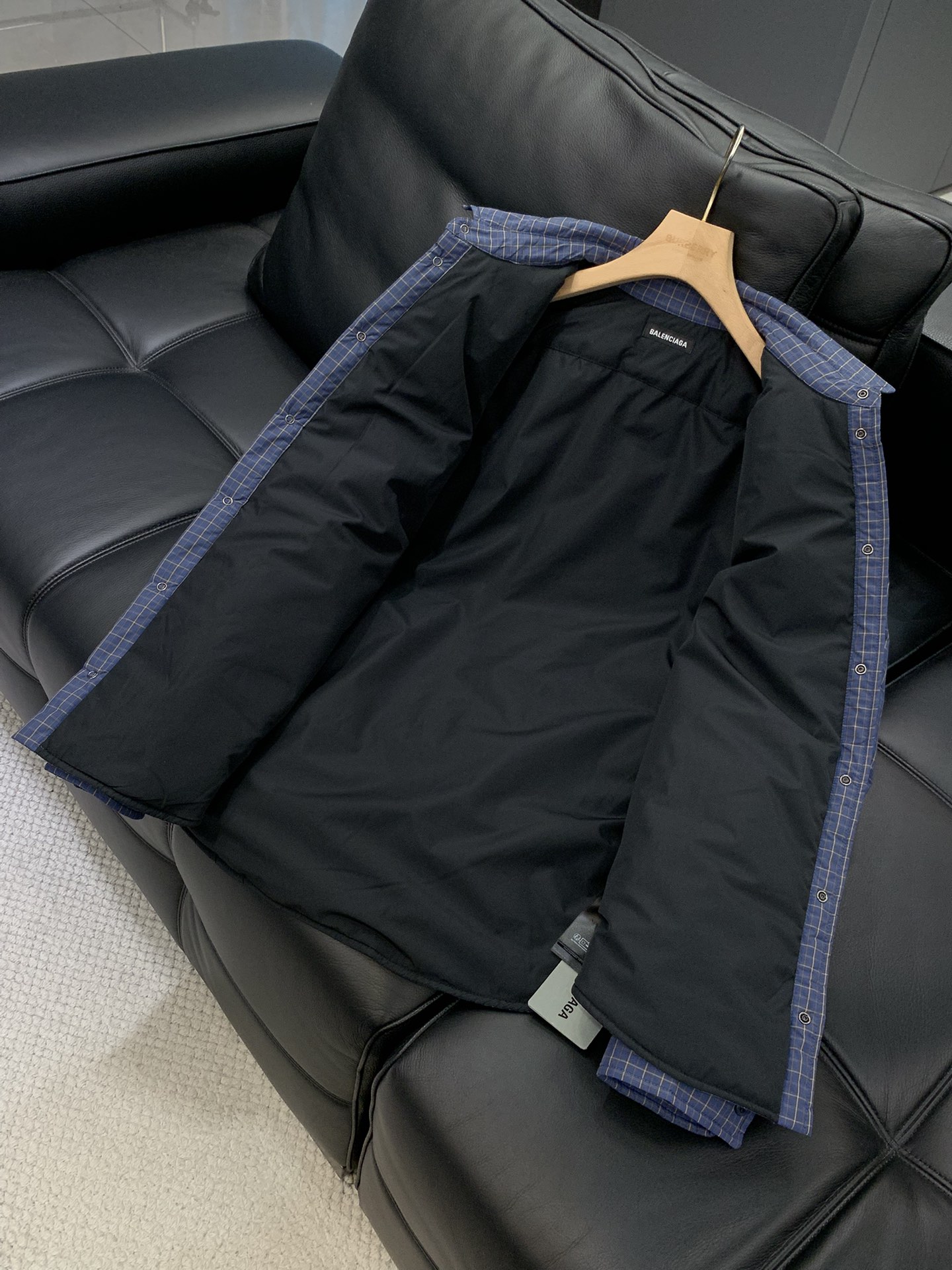 ，Balenciaga 巴黎世家，2025冬季最新款，专柜同步有售，原单狠货，爆款时尚休闲棉服外套，进口