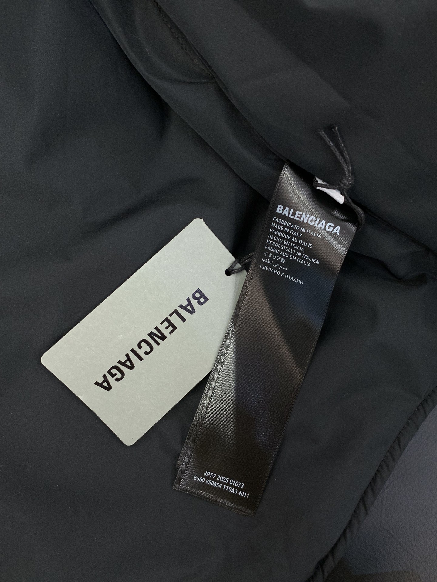 ，Balenciaga 巴黎世家，2025冬季最新款，专柜同步有售，原单狠货，爆款时尚休闲棉服外套，进口