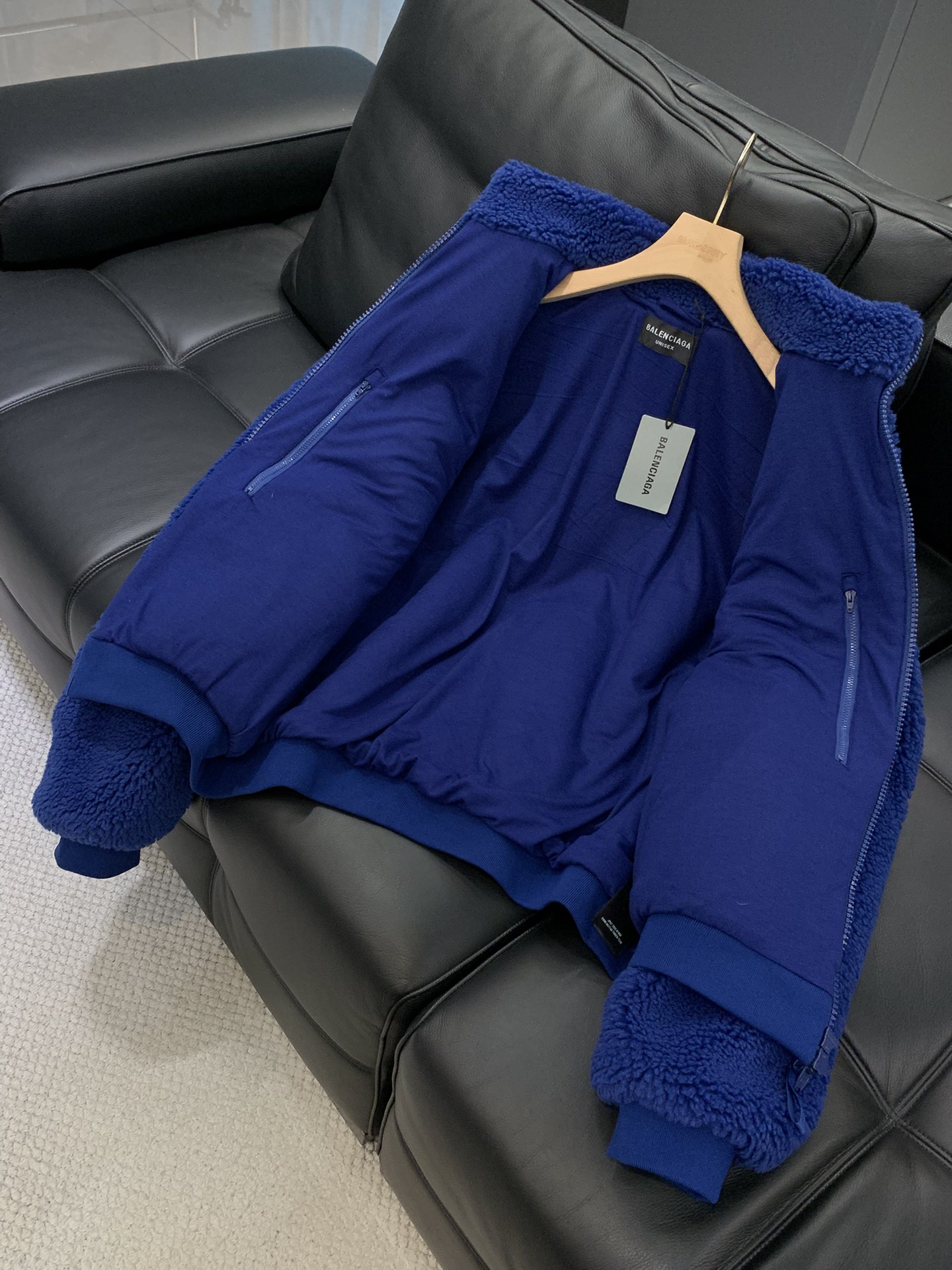 ，Balenciaga 巴黎世家，2025冬季最新款，专柜同步有售，原单狠货，爆款时尚休闲抓绒外套，进口