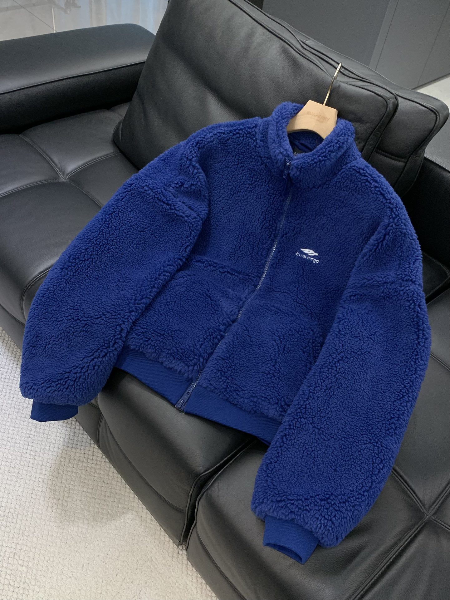 ，Balenciaga 巴黎世家，2025冬季最新款，专柜同步有售，原单狠货，爆款时尚休闲抓绒外套，进口