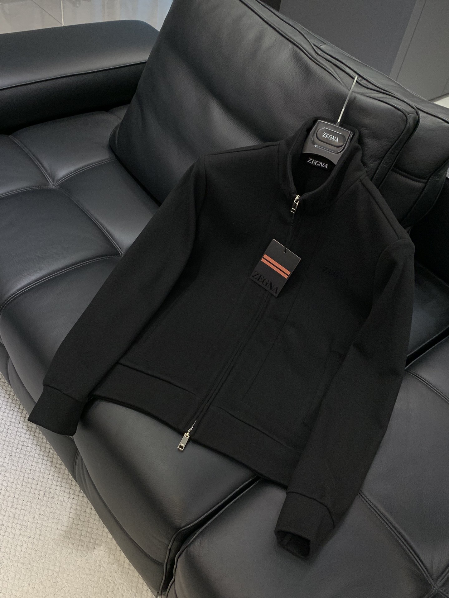 一套，杰尼亚 Zegna，2025秋季最新品，专柜同步有售，原单狠货，时尚休闲套装，采用进口原版面料，舒