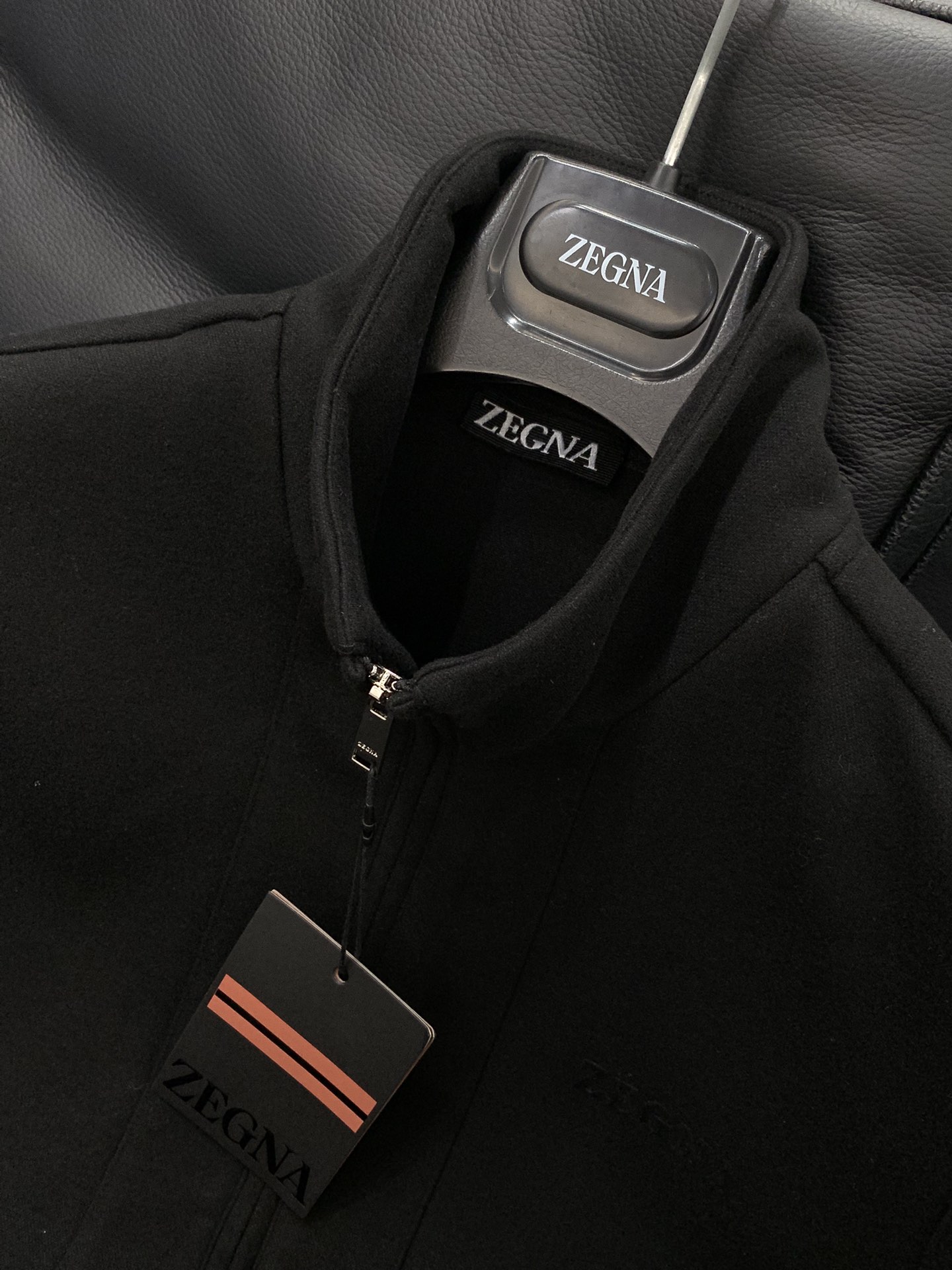 一套，杰尼亚 Zegna，2025秋季最新品，专柜同步有售，原单狠货，时尚休闲套装，采用进口原版面料，舒