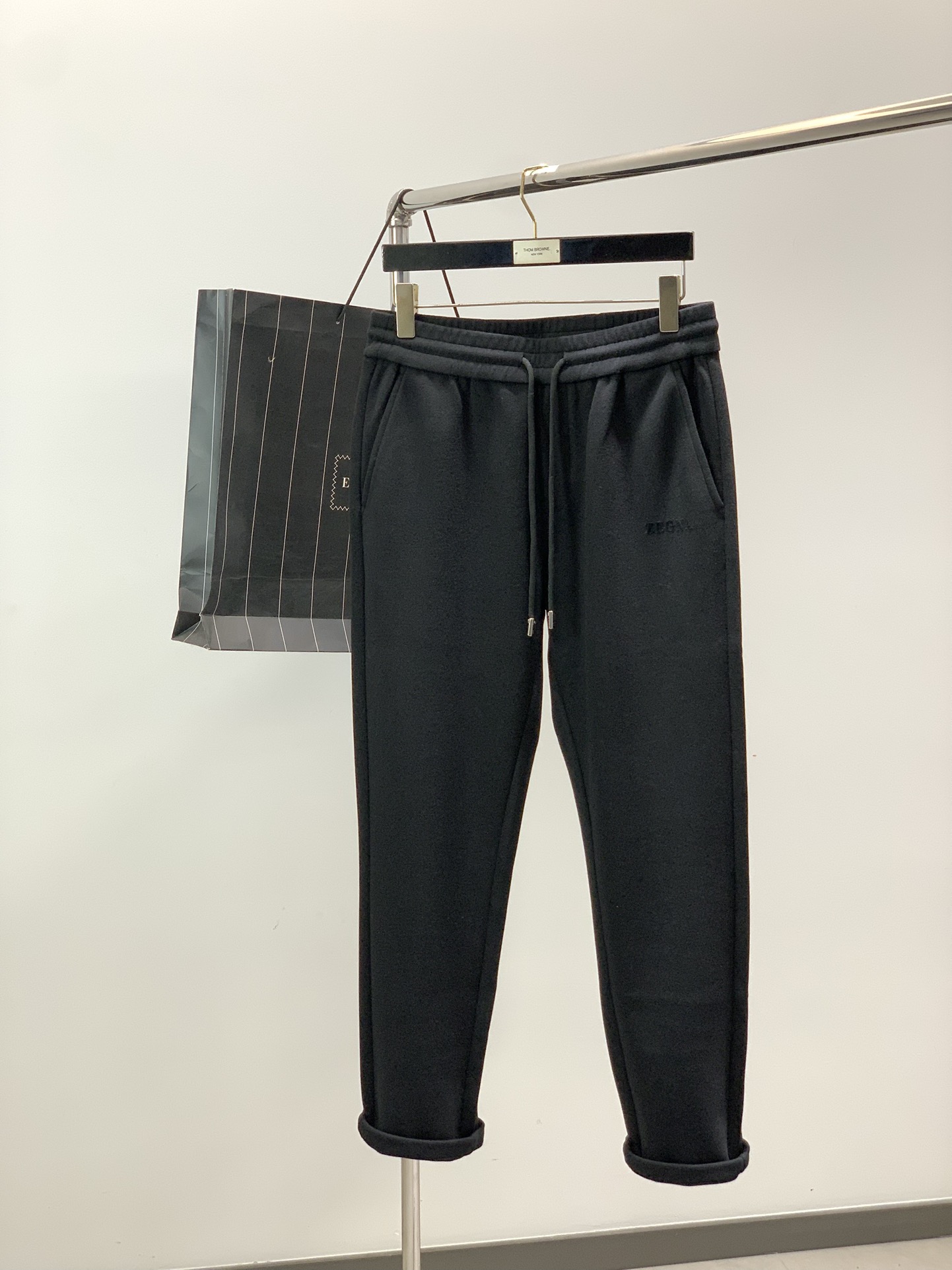 一套，杰尼亚 Zegna，2025秋季最新品，专柜同步有售，原单狠货，时尚休闲套装，采用进口原版面料，舒