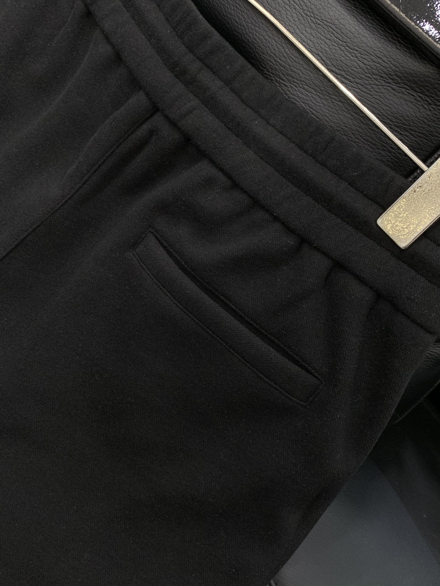 一套，杰尼亚 Zegna，2025秋季最新品，专柜同步有售，原单狠货，时尚休闲套装，采用进口原版面料，舒