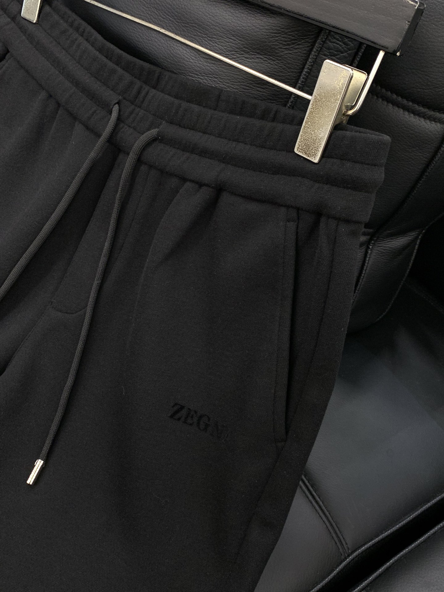 一套，杰尼亚 Zegna，2025秋季最新品，专柜同步有售，原单狠货，时尚休闲套装，采用进口原版面料，舒