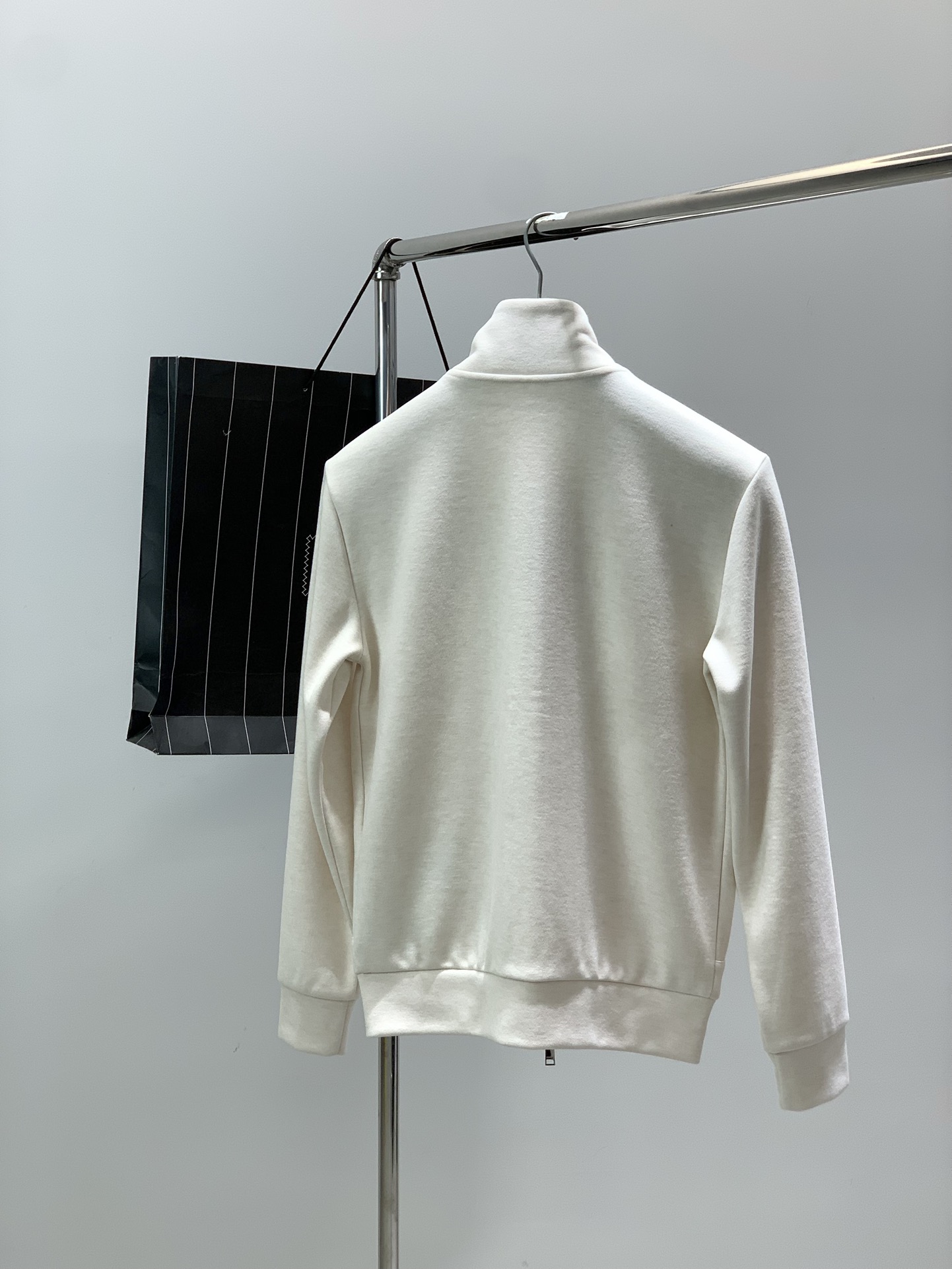 一套，杰尼亚 Zegna，2025秋季最新品，专柜同步有售，原单狠货，时尚休闲套装，采用进口原版面料，舒