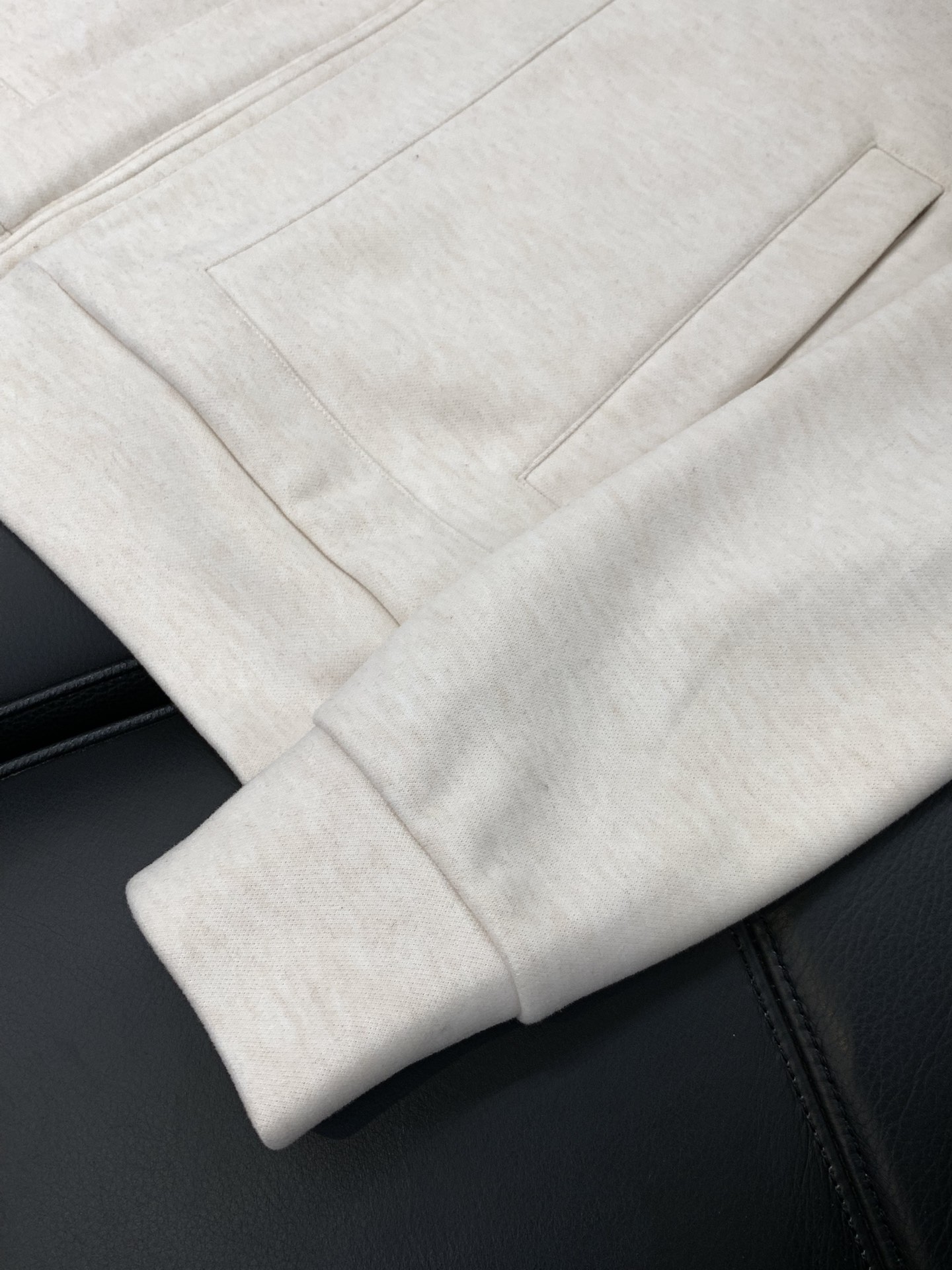 一套，杰尼亚 Zegna，2025秋季最新品，专柜同步有售，原单狠货，时尚休闲套装，采用进口原版面料，舒