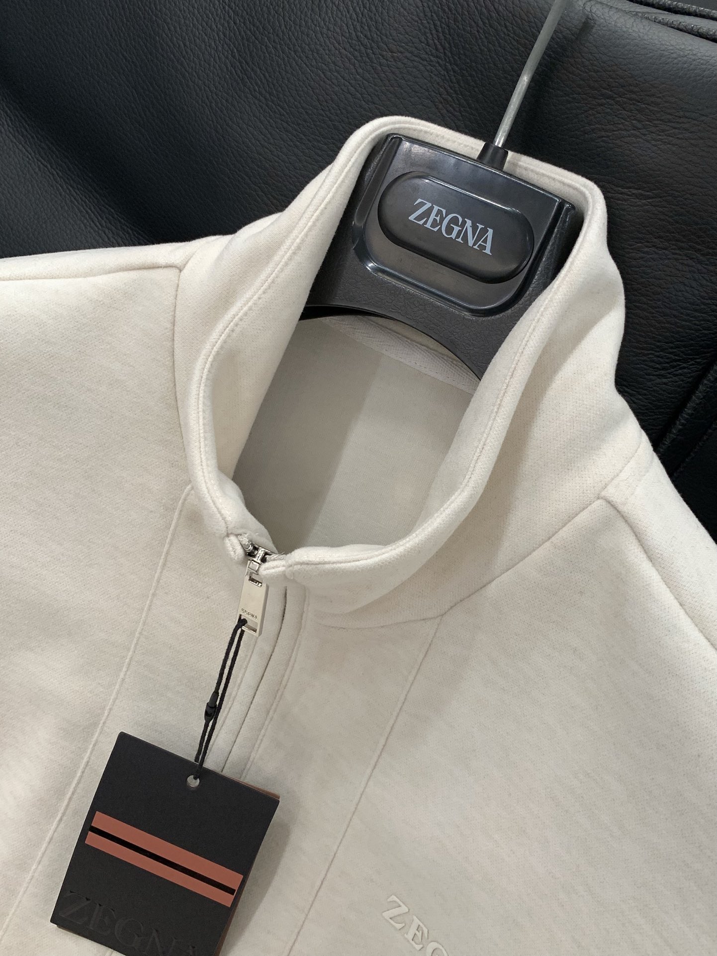 一套，杰尼亚 Zegna，2025秋季最新品，专柜同步有售，原单狠货，时尚休闲套装，采用进口原版面料，舒