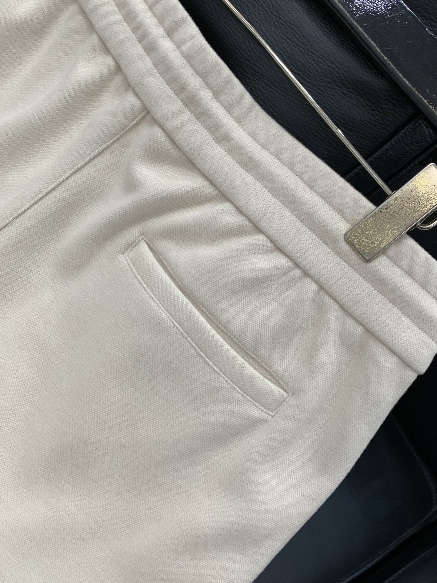 一套，杰尼亚 Zegna，2025秋季最新品，专柜同步有售，原单狠货，时尚休闲套装，采用进口原版面料，舒