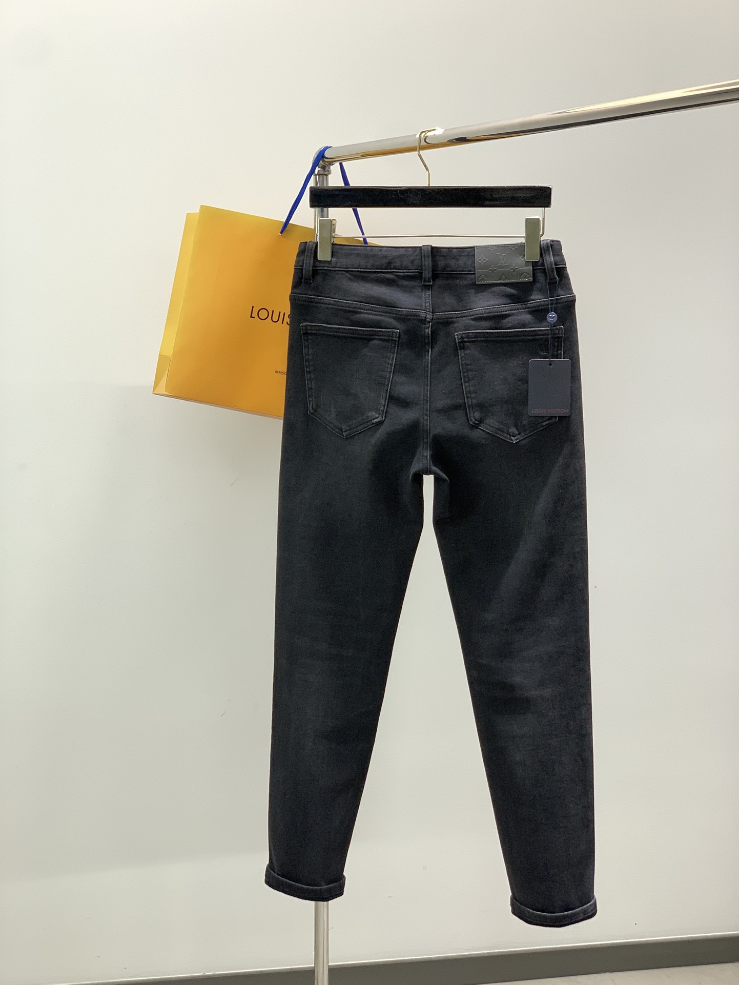 ，LouisVuitton 路易威登，2025冬季最新款，专柜同步有售，原单狠货，时尚➕薄绒休闲水洗牛仔