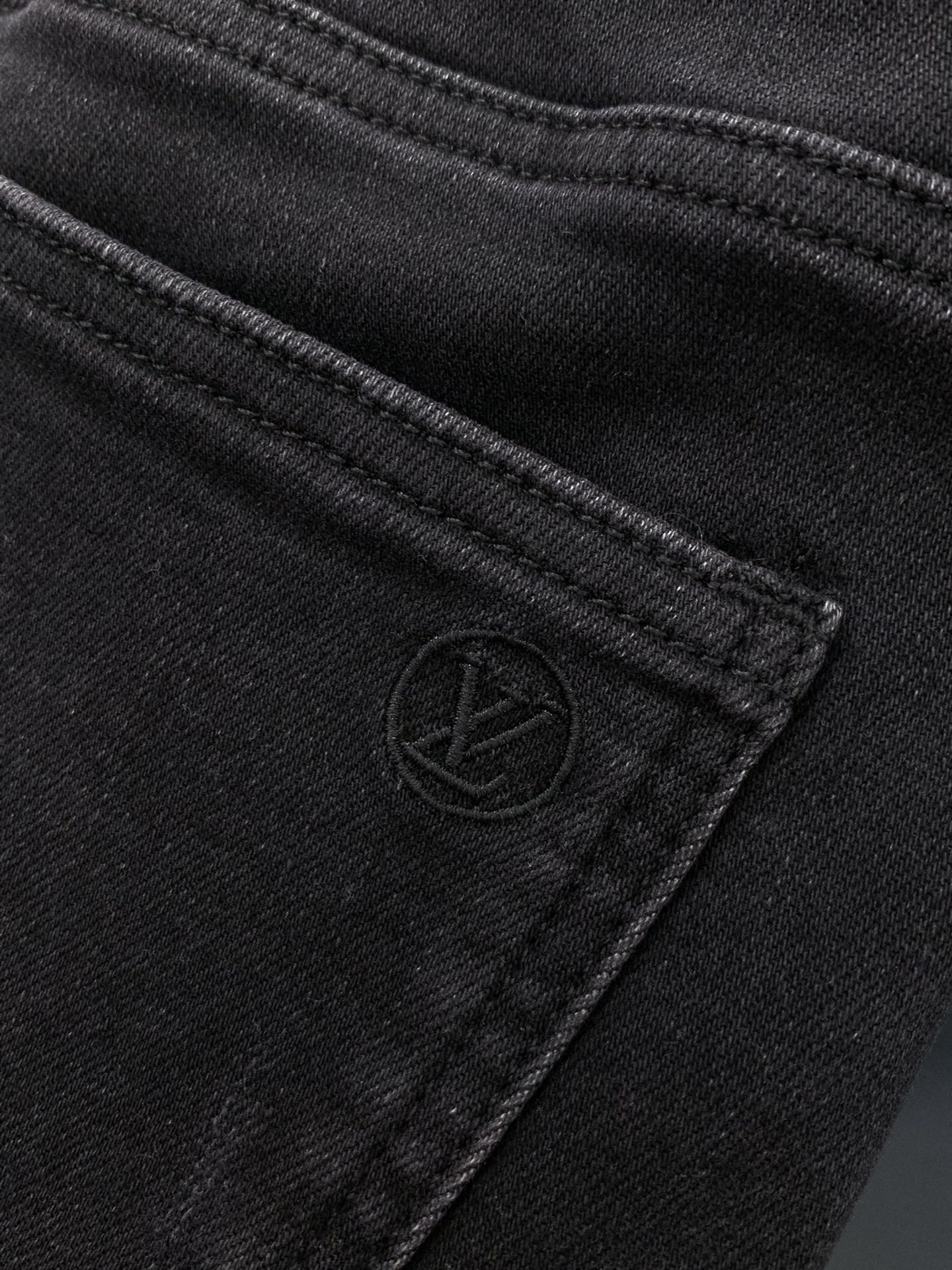 ，LouisVuitton 路易威登，2025冬季最新款，专柜同步有售，原单狠货，时尚➕薄绒休闲水洗牛仔