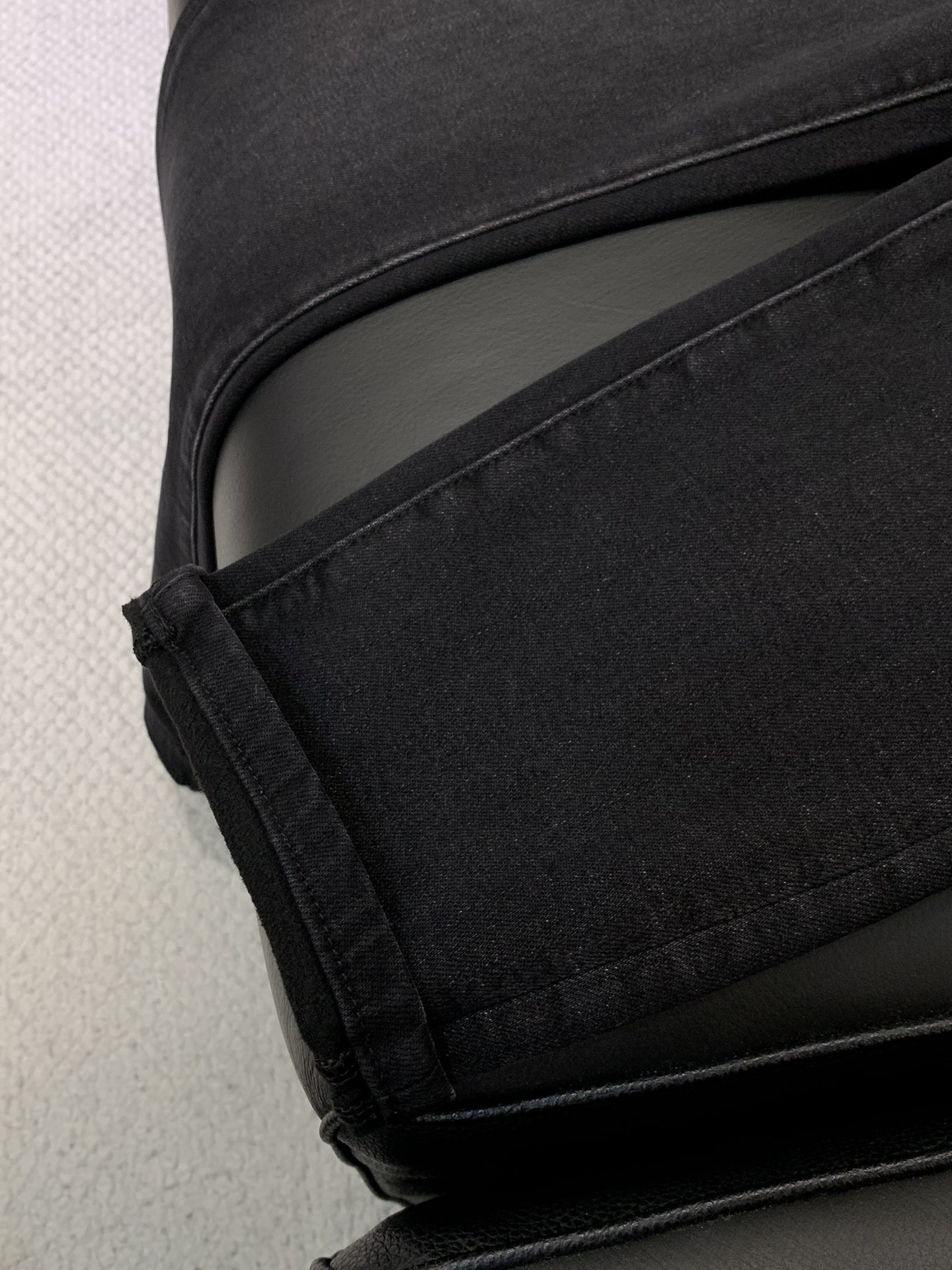 ，LouisVuitton 路易威登，2025冬季最新款，专柜同步有售，原单狠货，时尚➕薄绒休闲水洗牛仔