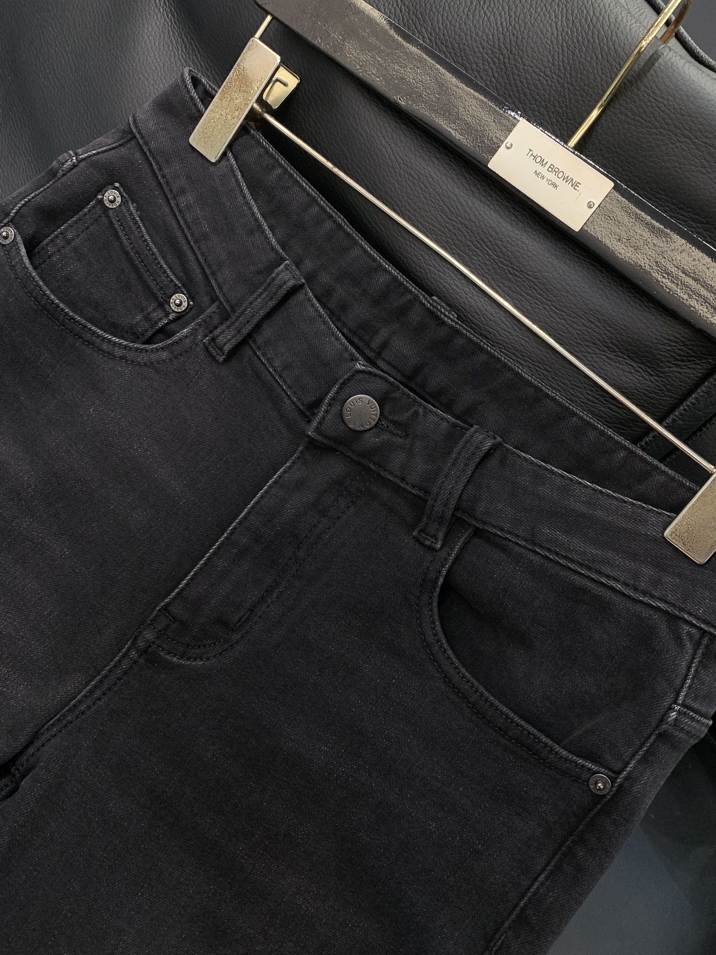 ，LouisVuitton 路易威登，2025冬季最新款，专柜同步有售，原单狠货，时尚➕薄绒休闲水洗牛仔