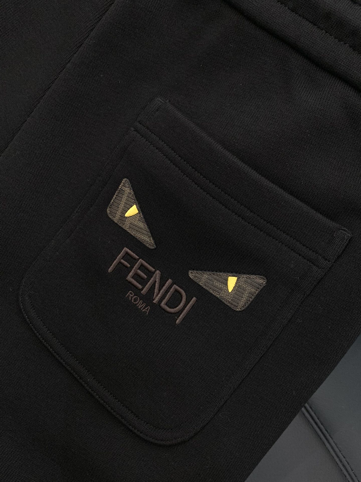 ，Fendi 芬迪，2025冬季最新品，专柜同步有售，原单狠货，时尚➕绒休闲裤，进口原版面料，舒适有弹性
