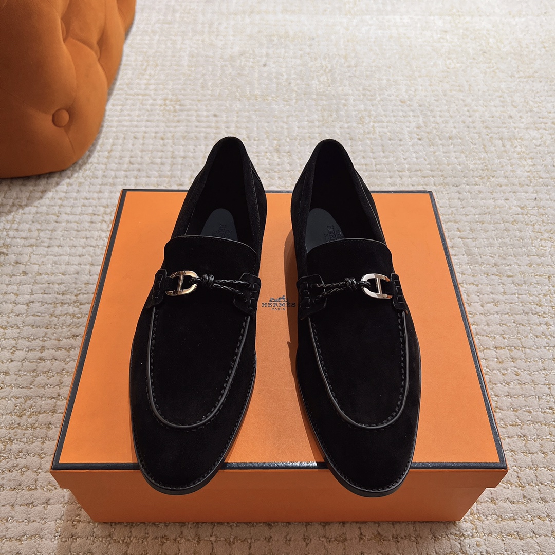NO:680360,Wando’s latest 2025 HERME…S cowhide loafers, with inseam soles and iconic Paris shoe buckles. Create a fashionable and modern look. Classic shoe shape with full cowhide upper. More fashionable than ordinary formal wear, easy to match, a fashion must-have!  Cowhide lining, leather sole imported from Italy, original packaging!  Top men's models 39-46, (38, 45, 46 customized), hermes, loafers, cowhide19860909莞货2025最新HERME…S 牛皮乐福鞋,搭配内缝线鞋底和标志性Paris鞋扣. 打造时尚摩登造型. 经典鞋型 搭配全牛皮鞋面. 比普通正装时髦好搭配,时尚必备品！ 内里牛皮、鞋底意大利进口皮底 原版包装！ 顶级男款39-46、（38、45、46订制）,,hermes,loafers,cowhide,Men's shoes
