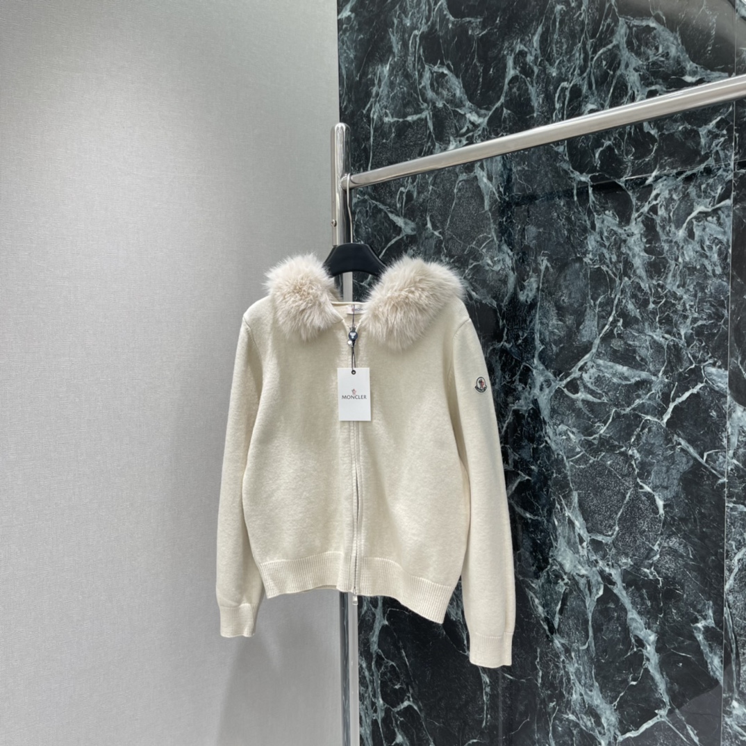 蒙口 25秋冬新款 毛领针织开衫 可拆卸毛领 保暖又时髦!拉链设计超方便 袖口和下摆收口细节 舒适又实用