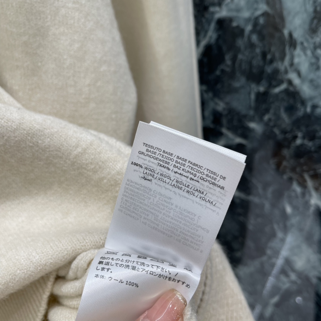 蒙口 25秋冬新款 毛领针织开衫 可拆卸毛领 保暖又时髦!拉链设计超方便 袖口和下摆收口细节 舒适又实用