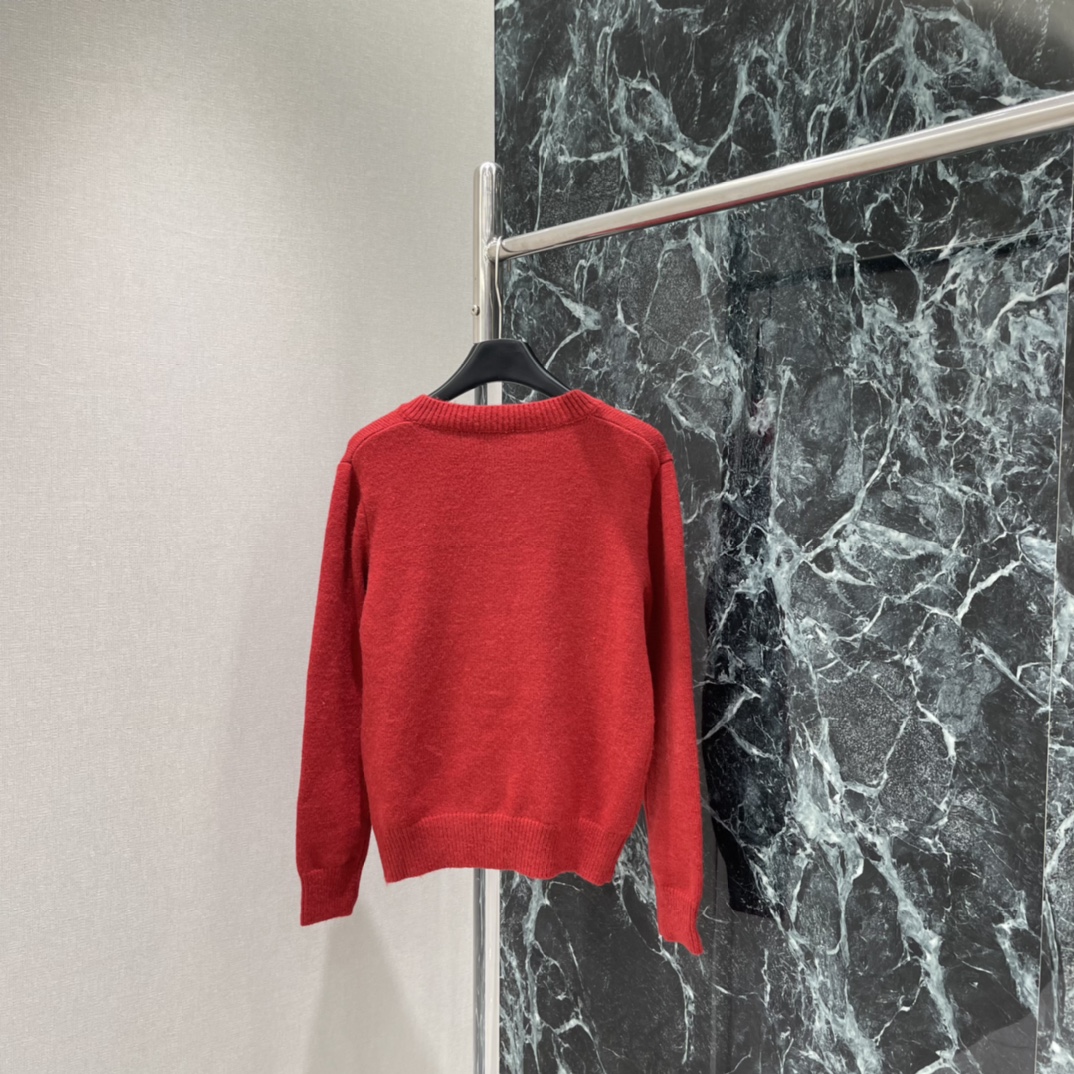 CE 25秋冬新款 珠片针织开衫 圆领+单排扣设计 简约优雅 胸前珠片点缀精致感满满 秋冬单穿或叠搭都很