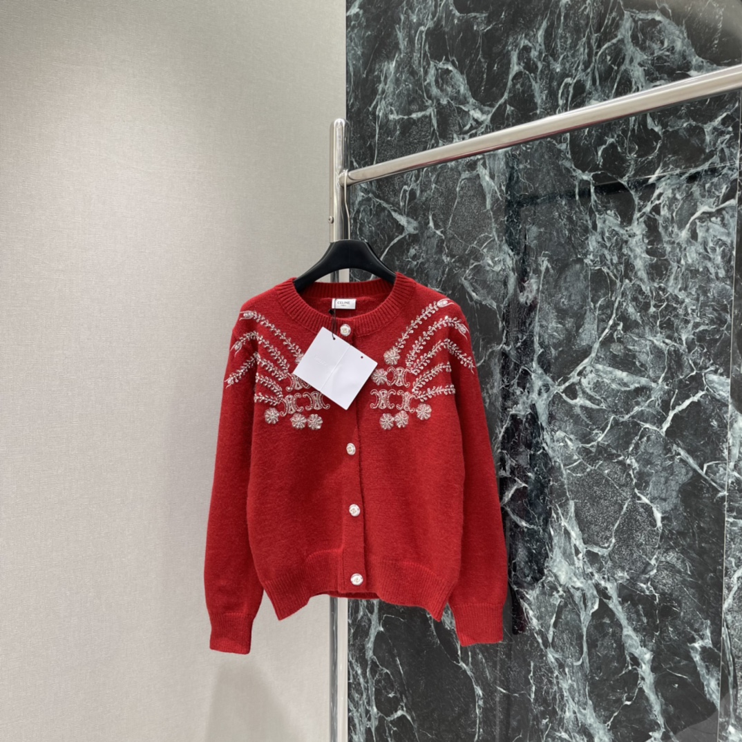 CE 25秋冬新款 珠片针织开衫 圆领+单排扣设计 简约优雅 胸前珠片点缀精致感满满 秋冬单穿或叠搭都很