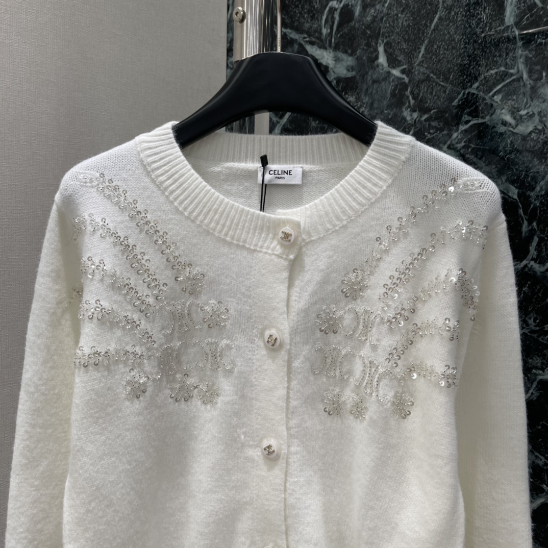 CE 25秋冬新款 珠片针织开衫 圆领+单排扣设计 简约优雅 胸前珠片点缀精致感满满 秋冬单穿或叠搭都很