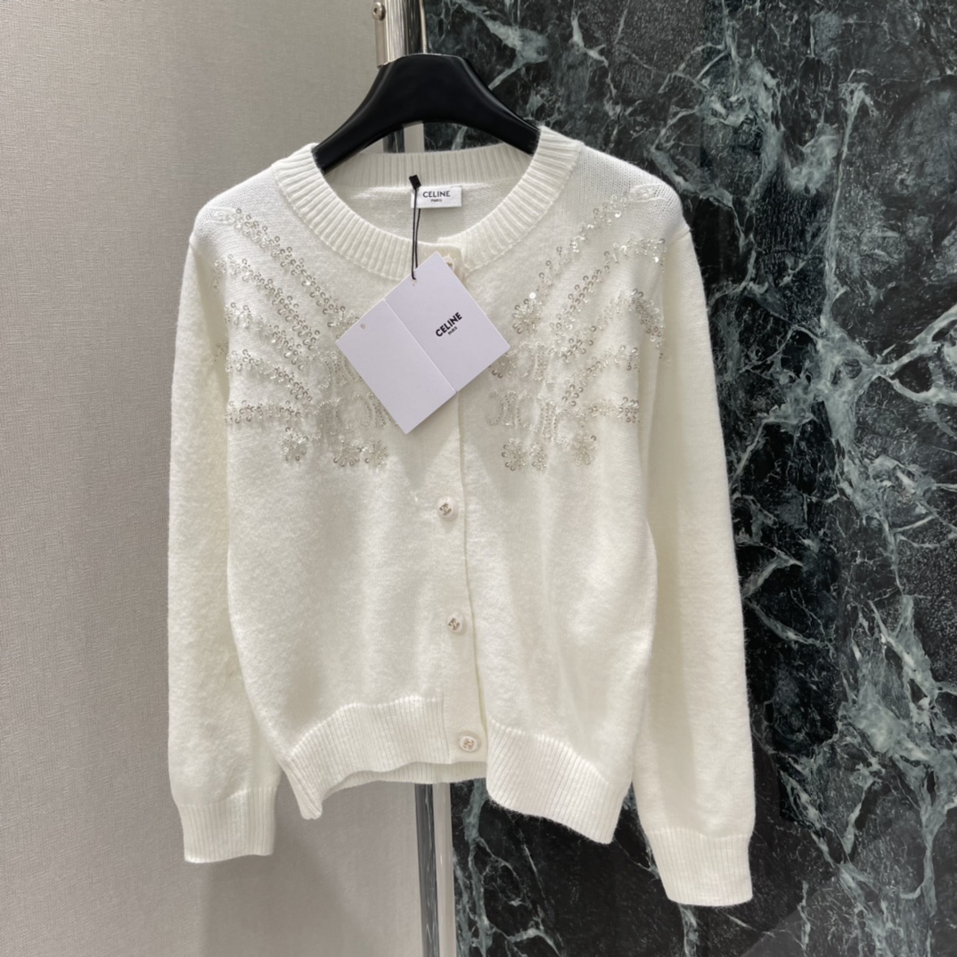 CE 25秋冬新款 珠片针织开衫 圆领+单排扣设计 简约优雅 胸前珠片点缀精致感满满 秋冬单穿或叠搭都很