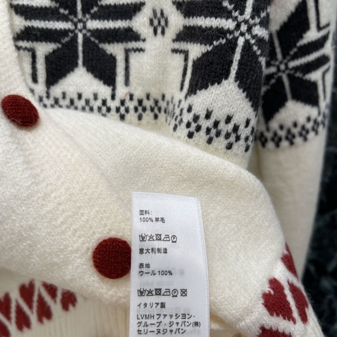 CE 25秋冬新款 费尔岛提花针织开衫 红黑撞色提花 雪花和爱心图案超有节日氛围 高领设计保暖 单排扣方