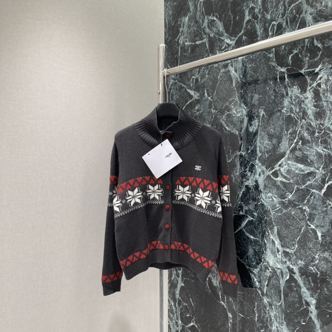 CE 25秋冬新款 费尔岛提花针织开衫 红黑撞色提花 雪花和爱心图案超有节日氛围 高领设计保暖 单排扣方