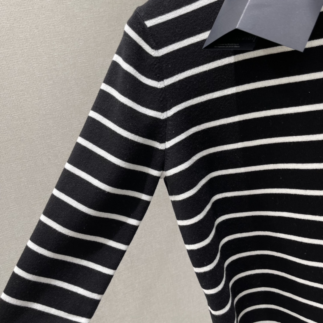 PD 25秋冬新款 条纹高领打底 简约设计➕高品质针织 柔软又保暖 秋冬穿超合适!高领设计防风 条纹经典