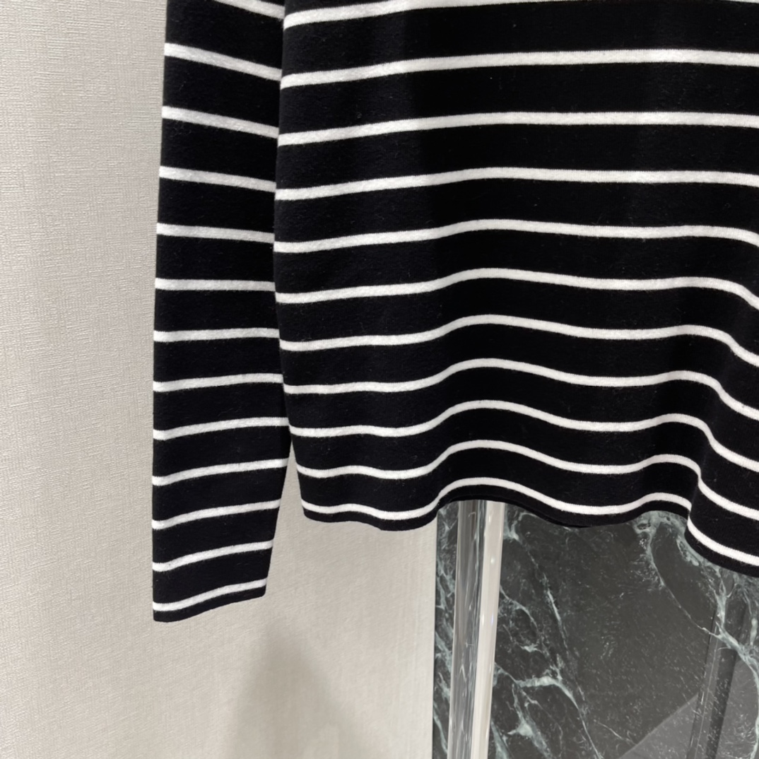 PD 25秋冬新款 条纹高领打底 简约设计➕高品质针织 柔软又保暖 秋冬穿超合适!高领设计防风 条纹经典