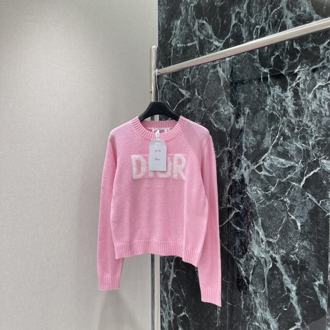 Ｄ家 25秋冬新款 字母提花针织衫 胸前立体品牌字母提花 品牌感满满 辨识度超高圆领套头设计 宽松版型日