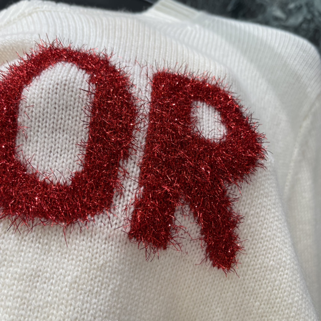 Ｄ家 25秋冬新款 字母提花针织衫 胸前立体品牌字母提花 品牌感满满 辨识度超高圆领套头设计 宽松版型日