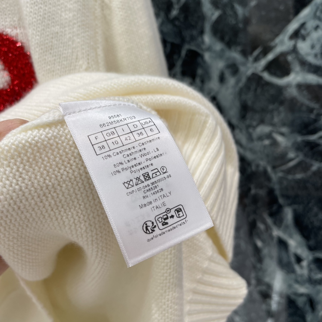 Ｄ家 25秋冬新款 字母提花针织衫 胸前立体品牌字母提花 品牌感满满 辨识度超高圆领套头设计 宽松版型日