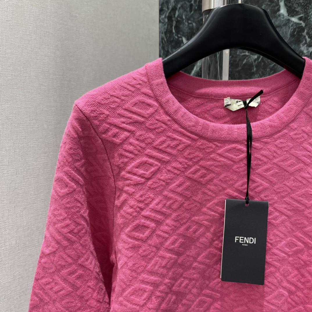 FD 25秋冬新款 提花圆领针织衫 几何纹理设计 细节满分 圆领简约百搭 日常或轻正式场合都能轻松驾驭 