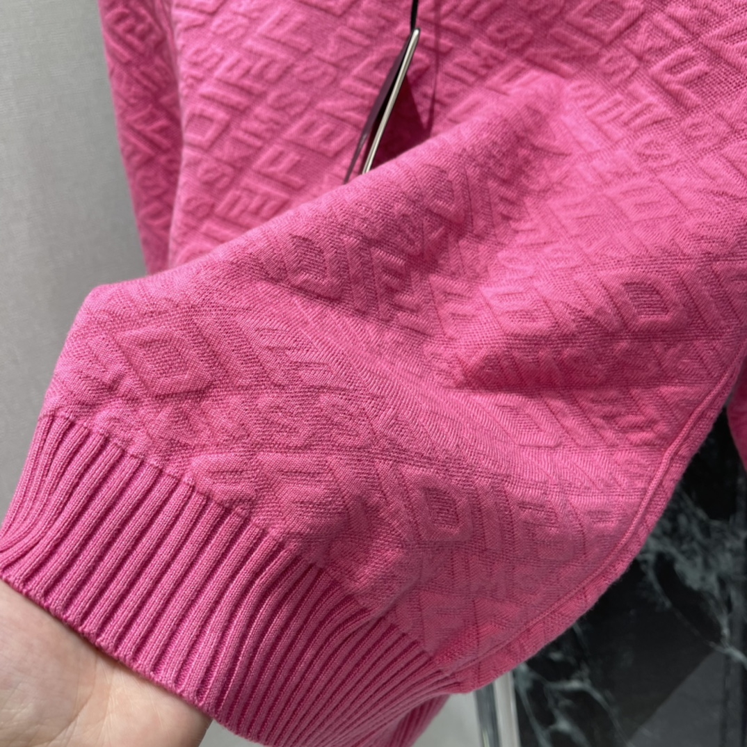 FD 25秋冬新款 提花圆领针织衫 几何纹理设计 细节满分 圆领简约百搭 日常或轻正式场合都能轻松驾驭 