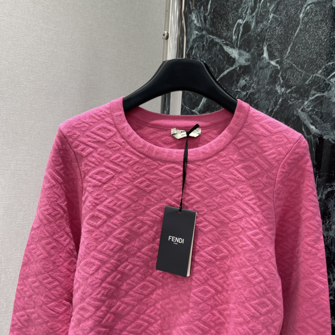 FD 25秋冬新款 提花圆领针织衫 几何纹理设计 细节满分 圆领简约百搭 日常或轻正式场合都能轻松驾驭 