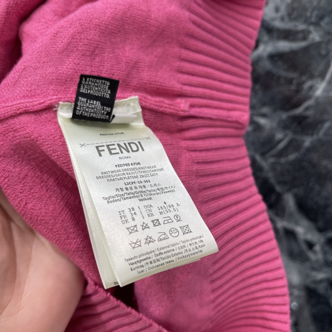 FD 25秋冬新款 提花圆领针织衫 几何纹理设计 细节满分 圆领简约百搭 日常或轻正式场合都能轻松驾驭 