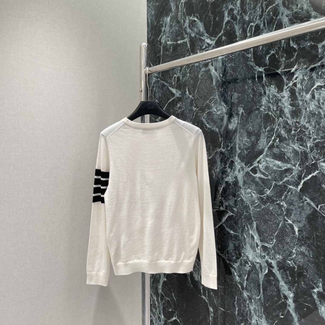 TB 25秋冬新款 四条杠针织衫 左臂黑色四条杠超有辨识度 是品牌标志性设计 圆领简约百搭 男女同款 轻