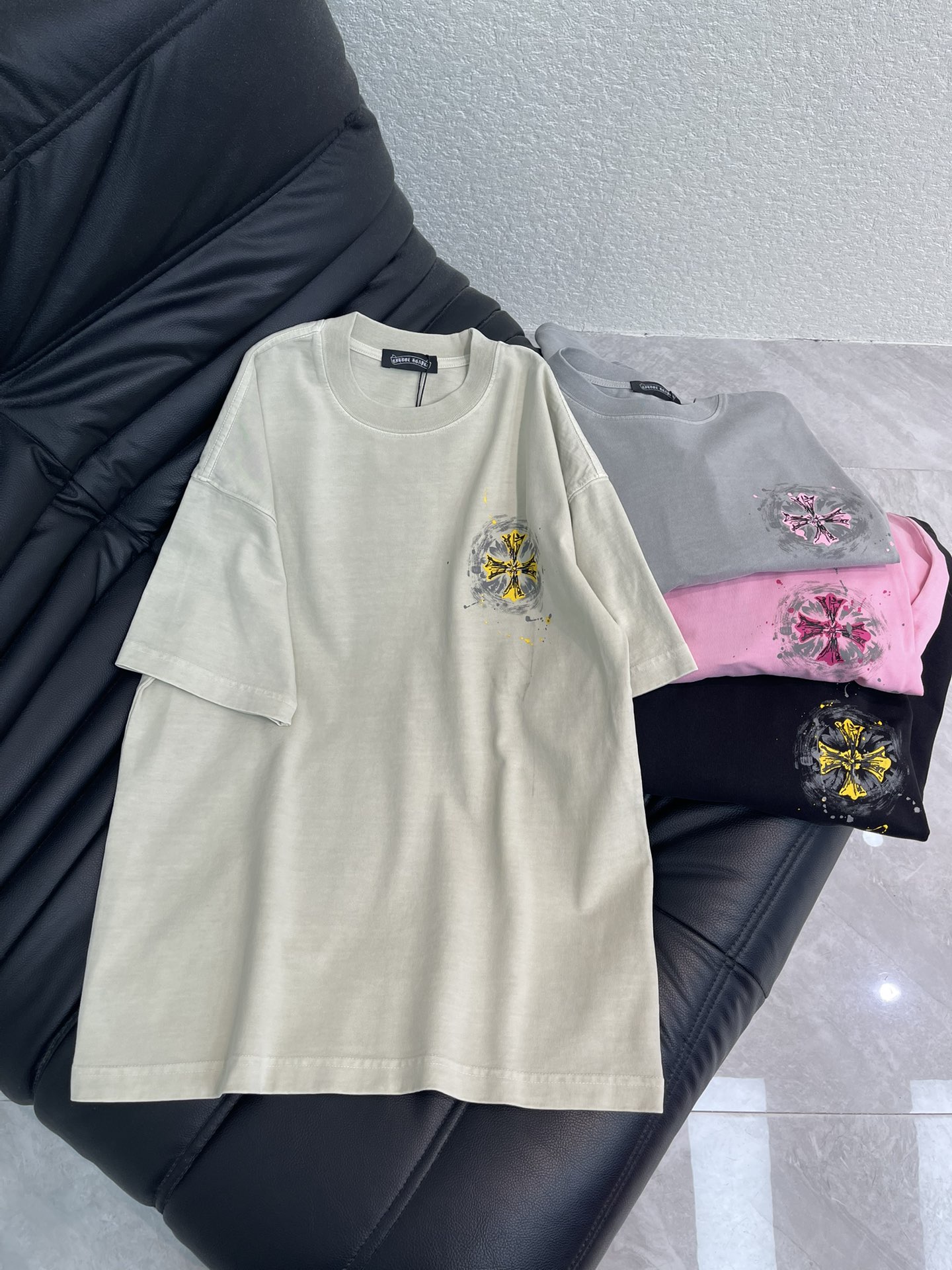 NO:684449,Chrome Hearts* Chrome Hearts 25 new spring and summer new Sanskrit cross painted printed short-sleeved T-shirt. Pure cotton washed distressed technology, washed fabrics are not limited to basic colors, but also have rich distressed effects to meet different style needs. The fabric is breathable and comfortable, and the design is unique. It integrates the brand’s fashion elements and makes people feel a unique artistic charm and cultural heritage. This T-shirt can make you the focus, easily control various styles, and show your personal charm. OS large version, same style for men and women!  S-XXL,,chrome hearts,chrome hearts,T-shirt,tees,t-shirt,19860909Chrome Hearts*克罗心25春夏新款梵文十字架彩绘印花短袖T恤.纯棉水洗做旧工艺, 水洗面料不仅限于基础色彩,更有丰富的 做旧效果,满足不同风格需求.面料透气舒适,设计独特,融合了品牌的时尚元素,让人感受到一种独特的艺术魅力与文化底蕴.这款T恤都能让你成为焦点,轻松驾驭各种风格,展现个性魅力.OS大版型,男女同款！S-XXL,,chrome hearts,chrome hearts,T-shirt,tees，t-shirt,,Women's clothing