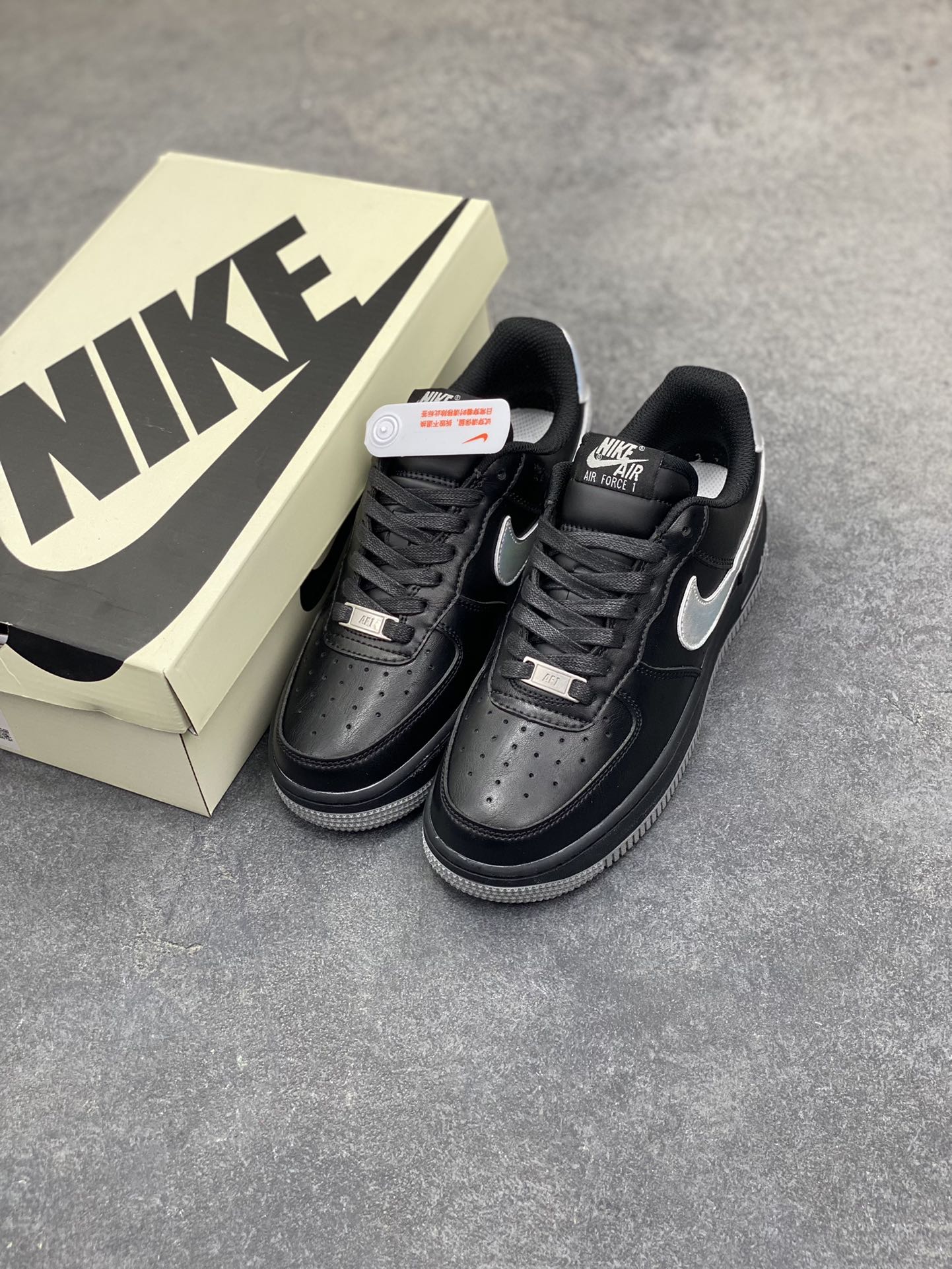 图片[8]-NIke Air Force 1 ‘07 Low 空军一号低帮 运动鞋 休闲鞋 折边针车 工艺难度大 原楦头原纸板 原装鞋盒 定制五金配件 内置全掌气垫 原厂鞋底 货号：FZ0627-010 尺码：36 36.5 37.5 38 38.5 39 40 40.5 41 42 42.5 43 44 44.5 45-选品中心