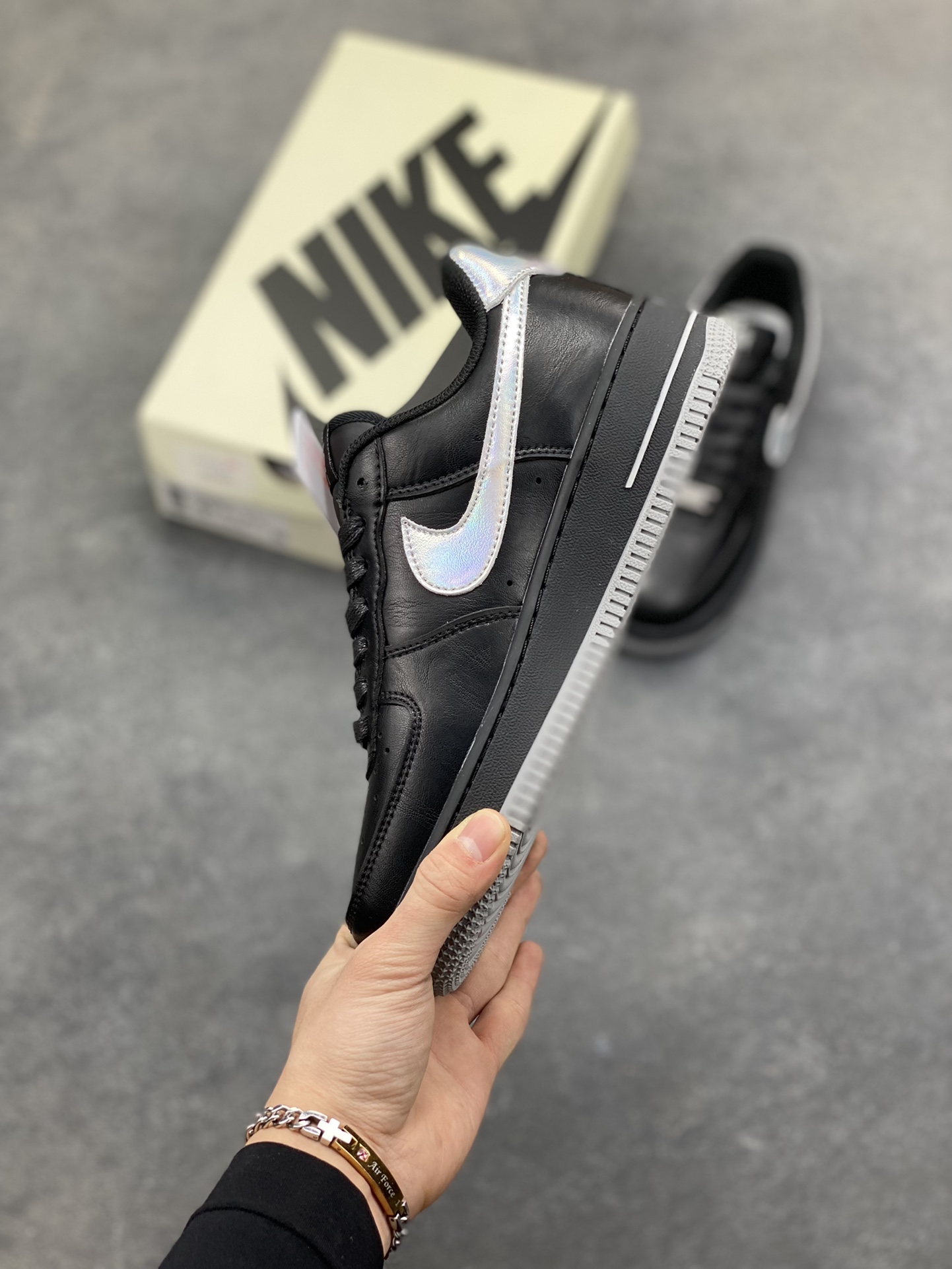 图片[3]-NIke Air Force 1 ‘07 Low 空军一号低帮 运动鞋 休闲鞋 折边针车 工艺难度大 原楦头原纸板 原装鞋盒 定制五金配件 内置全掌气垫 原厂鞋底 货号：FZ0627-010 尺码：36 36.5 37.5 38 38.5 39 40 40.5 41 42 42.5 43 44 44.5 45-选品中心