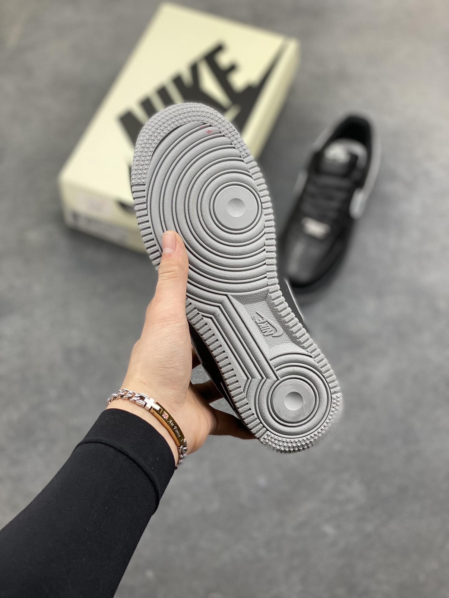 图片[5]-NIke Air Force 1 ‘07 Low 空军一号低帮 运动鞋 休闲鞋 折边针车 工艺难度大 原楦头原纸板 原装鞋盒 定制五金配件 内置全掌气垫 原厂鞋底 货号：FZ0627-010 尺码：36 36.5 37.5 38 38.5 39 40 40.5 41 42 42.5 43 44 44.5 45-选品中心