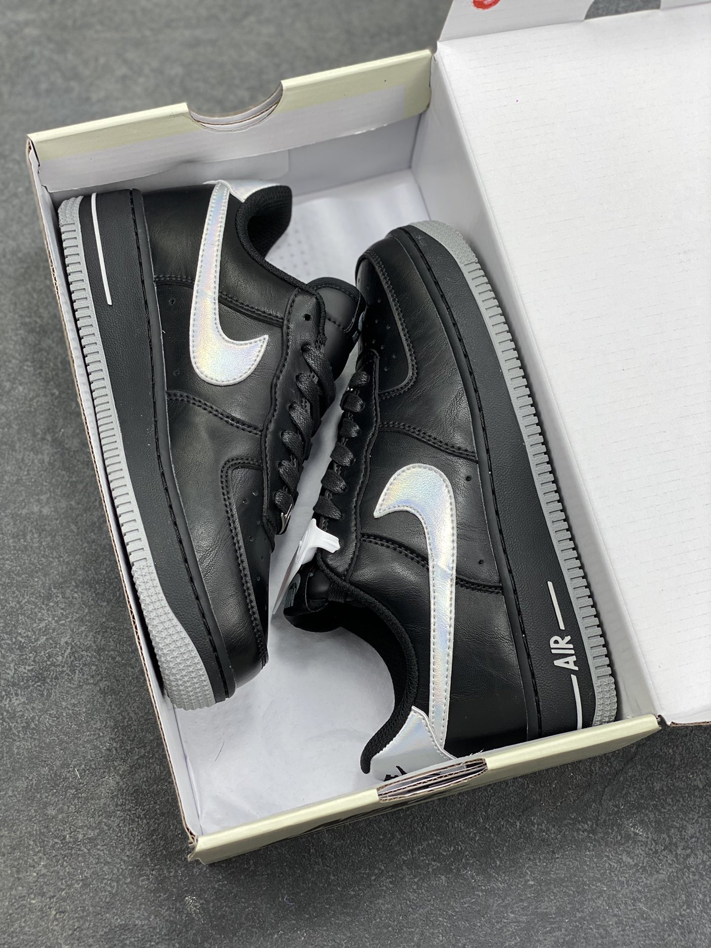 图片[9]-NIke Air Force 1 ‘07 Low 空军一号低帮 运动鞋 休闲鞋 折边针车 工艺难度大 原楦头原纸板 原装鞋盒 定制五金配件 内置全掌气垫 原厂鞋底 货号：FZ0627-010 尺码：36 36.5 37.5 38 38.5 39 40 40.5 41 42 42.5 43 44 44.5 45-选品中心