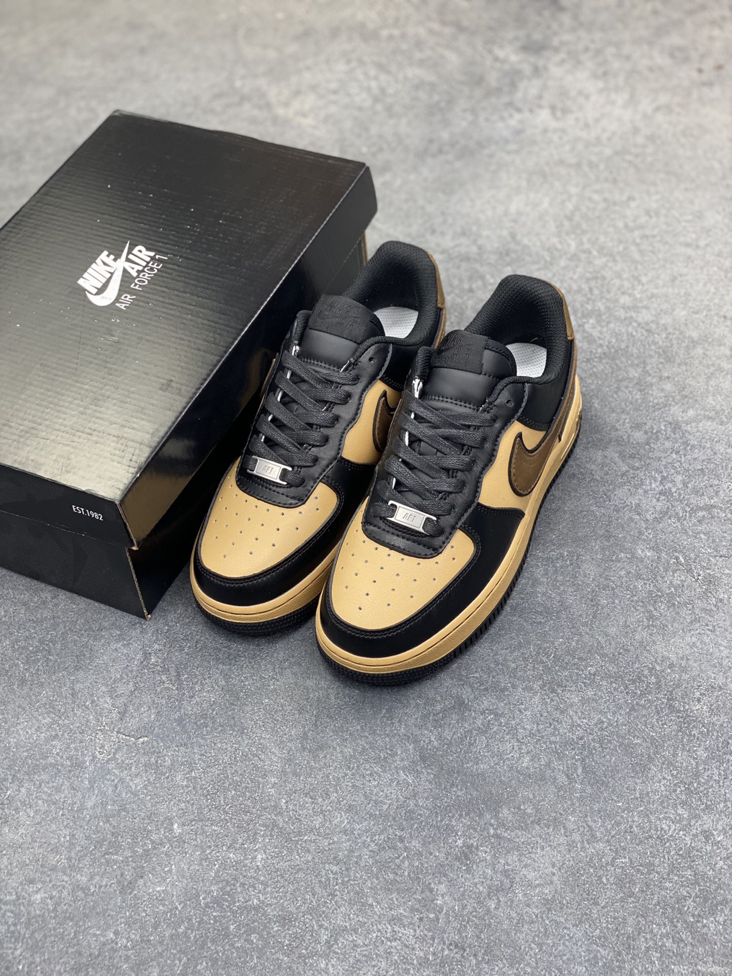 图片[8]-NIke Air Force 1 ‘07 Low 空军一号低帮 运动鞋 休闲鞋 折边针车 工艺难度大 原楦头原纸板 原装鞋盒 定制五金配件 内置全掌气垫 原厂鞋底 货号：FB8878-200 尺码：36 36.5 37.5 38 38.5 39 40 40.5 41 42 42.5 43 44 44.5 45-选品中心