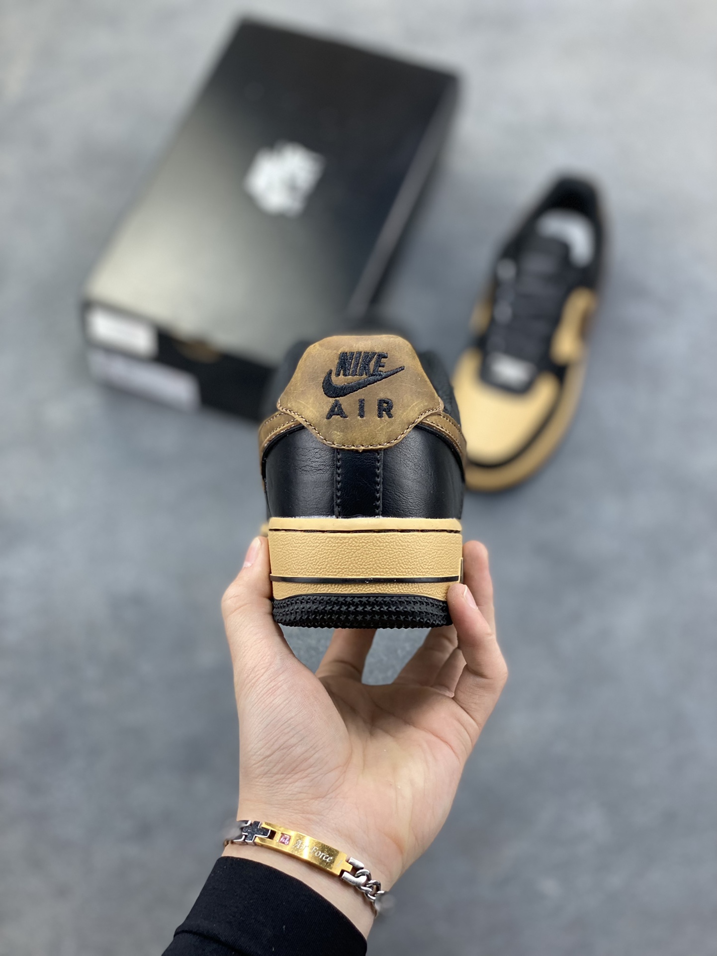 图片[4]-NIke Air Force 1 ‘07 Low 空军一号低帮 运动鞋 休闲鞋 折边针车 工艺难度大 原楦头原纸板 原装鞋盒 定制五金配件 内置全掌气垫 原厂鞋底 货号：FB8878-200 尺码：36 36.5 37.5 38 38.5 39 40 40.5 41 42 42.5 43 44 44.5 45-选品中心