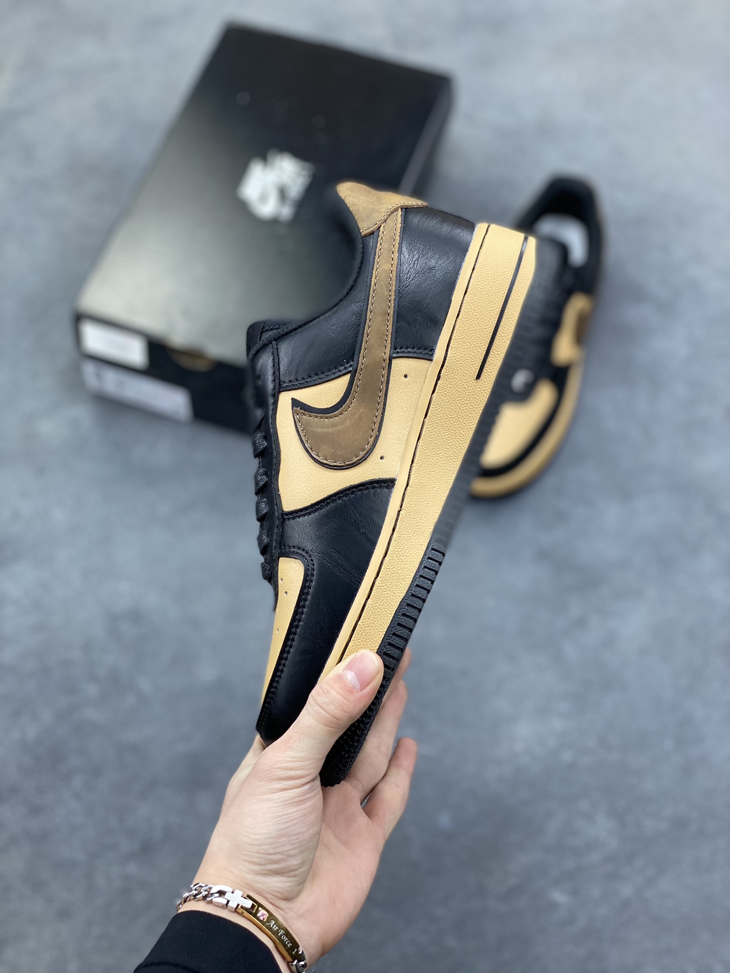 图片[3]-NIke Air Force 1 ‘07 Low 空军一号低帮 运动鞋 休闲鞋 折边针车 工艺难度大 原楦头原纸板 原装鞋盒 定制五金配件 内置全掌气垫 原厂鞋底 货号：FB8878-200 尺码：36 36.5 37.5 38 38.5 39 40 40.5 41 42 42.5 43 44 44.5 45-选品中心