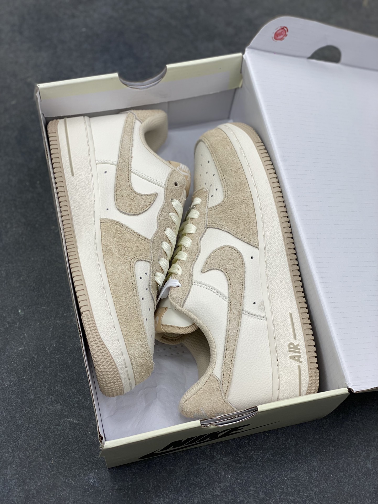 图片[9]-NIke Air Force 1 ‘07 Low 空军一号低帮 运动鞋 休闲鞋 折边针车 工艺难度大 原楦头原纸板 原装鞋盒 定制五金配件 内置全掌气垫 原厂鞋底 货号：HQ3905-001 尺码：36 36.5 37.5 38 38.5 39 40 40.5 41 42 42.5 43 44 44.5 45-选品中心